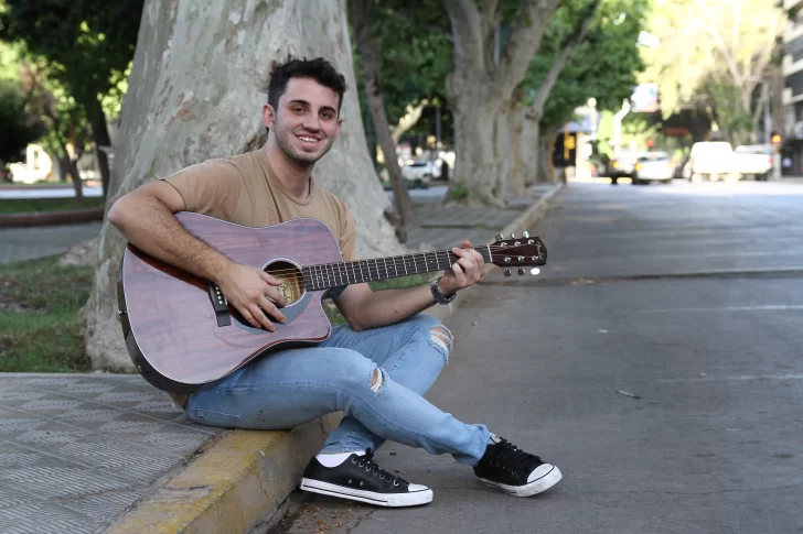 “Estoy orgulloso de llegar a grandes de la música nacional”