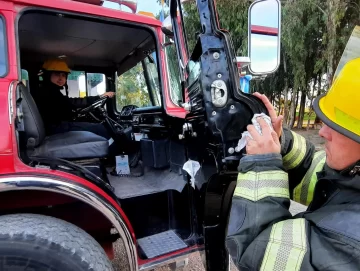 Por un cortocircuito, una mujer de 63 años  perdió el techo de su quincho y una heladera