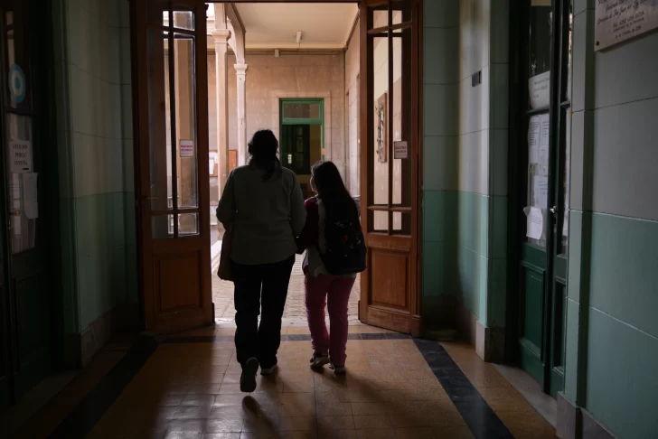 El profesor de la polémica por el cuento “Canelones” renunció a todos sus cargos