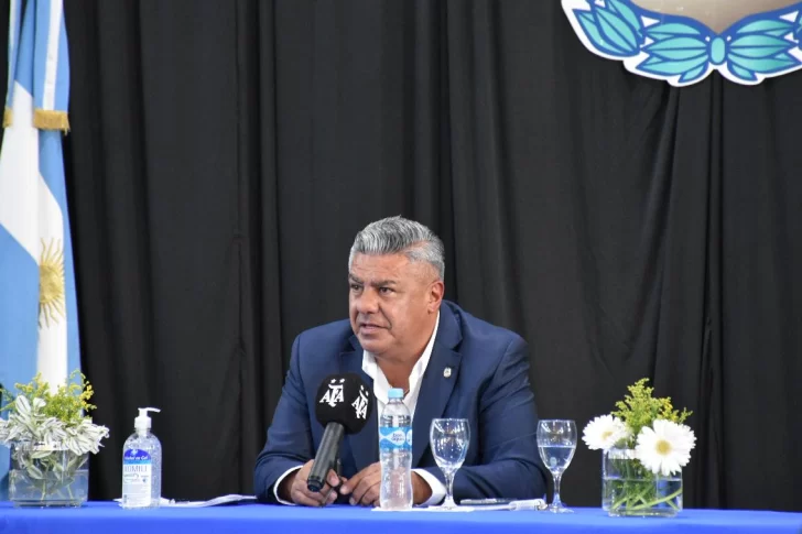 Tapia afirmó que los futbolistas volverán a entrenar “cuando todos estén en Fase 4”