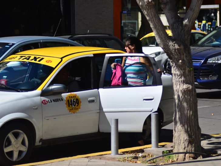 La tarifa de taxis subió por tercera vez en el año y acumula 100% de aumento en 11 meses