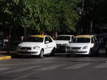 Este lunes sube un 20% la tarifa de taxis y remises en San Juan: cómo quedan los precios