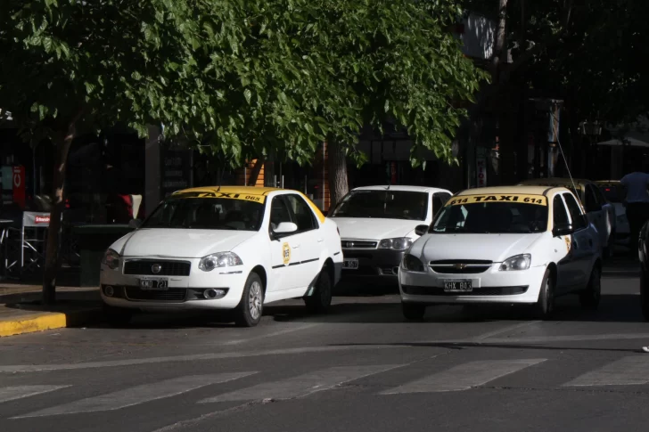 Este lunes sube un 20% la tarifa de taxis y remises en San Juan: cómo quedan los precios