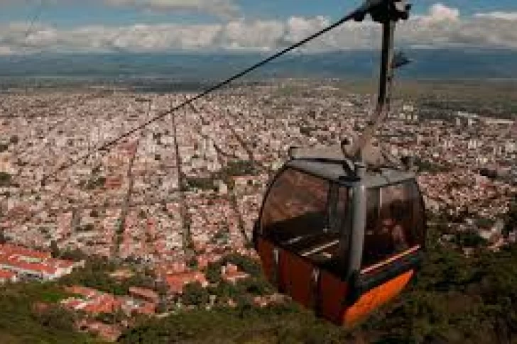 Se filmaron teniendo relaciones en el teleférico y lo publicaron por accidente