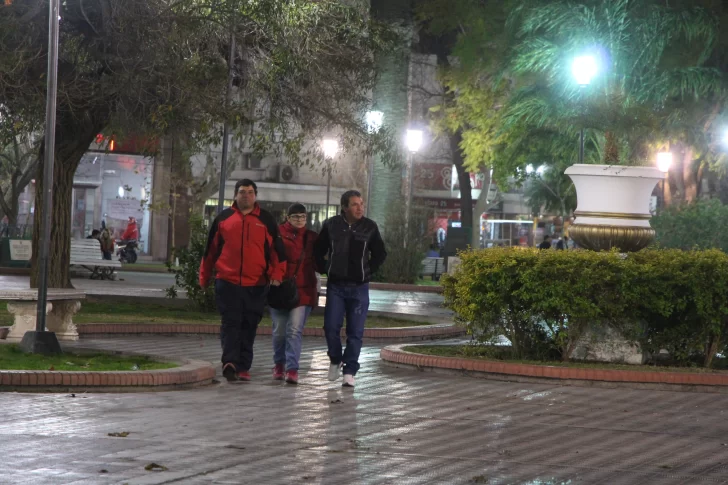 El viento Sur llegó con fuerza y bajó abruptamente la temperatura