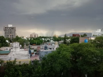 Feriado caluroso y algo nublado en San Juan