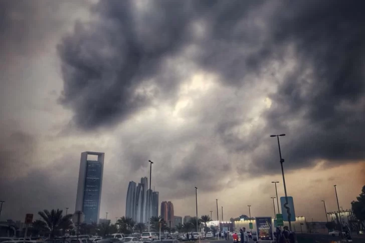 Emiratos Árabes sembró nubes e hizo llover para bajar la temperatura