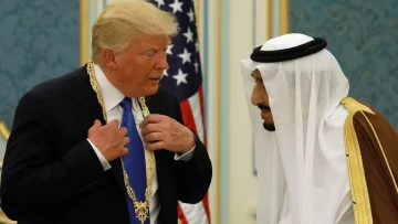 Donald Trump y el rey Salman de Arabia Saudita se reúnen para reforzar su alianza estratégica