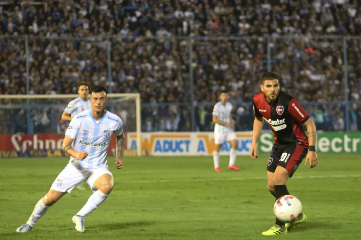 Atlético Tucumán venció a Newell’s y se aleja en la cima