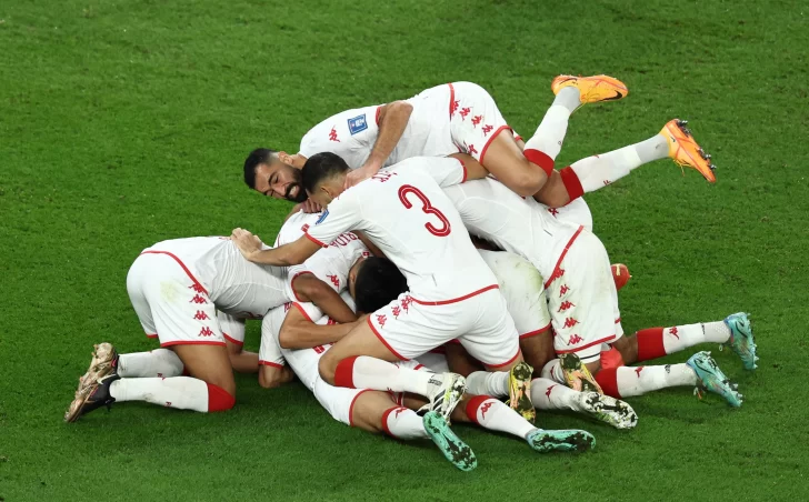 Túnez sorprendió al campeón del mundo pero no le alcanzó para clasificar