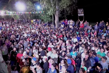 Ullum vivió dos noches de carnaval y reunió a 45.000 personas