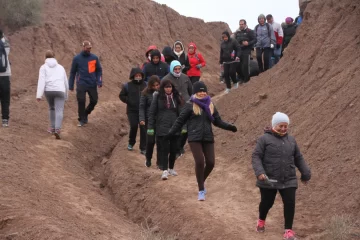 Ni el agua nieve impidió que unas 300 personas disfrutaran de las montañas