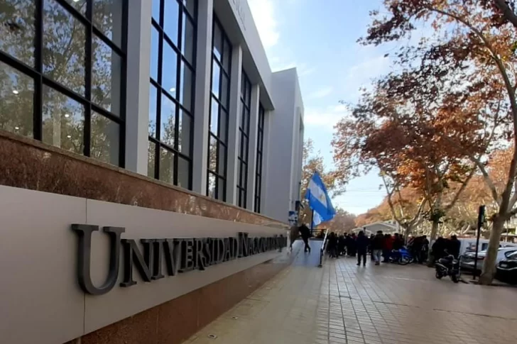 Nación eliminó el distanciamiento en universidades y autorizó la presencialidad plena