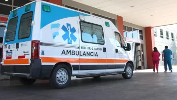 Llegó al hospital con golpes y dijo que dos hombres la atacaron en la calle