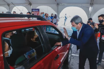 Uñac recorrió el Estadio del Bicentenario para seguir el proceso del AutoVac