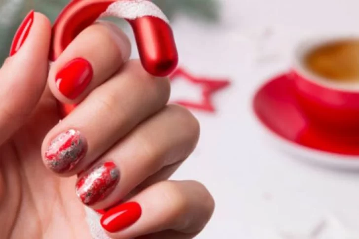 El secreto para hacer la manicura francesa en un minuto con una esponja