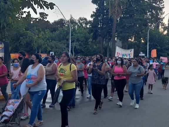 Nutrida y emotiva marcha por la muerte de la niña que denuncian fue víctima de bullying