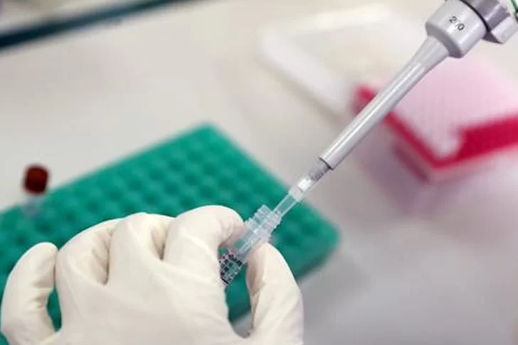 Reino Unido espera lanzar un plan masivo de vacunación contra el coronavirus en semanas