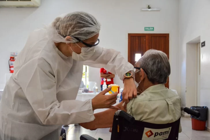 Los datos y requisitos que deben llenar online los mayores de 80 años para ser vacunados