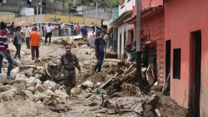 Venezuela: 15 fallecidos, 6 desaparecidos y decenas de casas arrasadas por fuertes lluvias