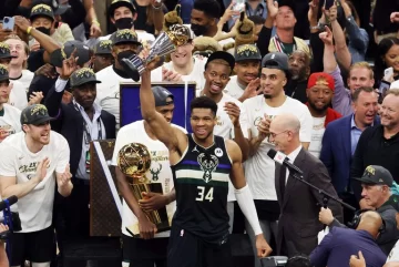 Milwaukee Bucks se consagró campeón después de medio siglo