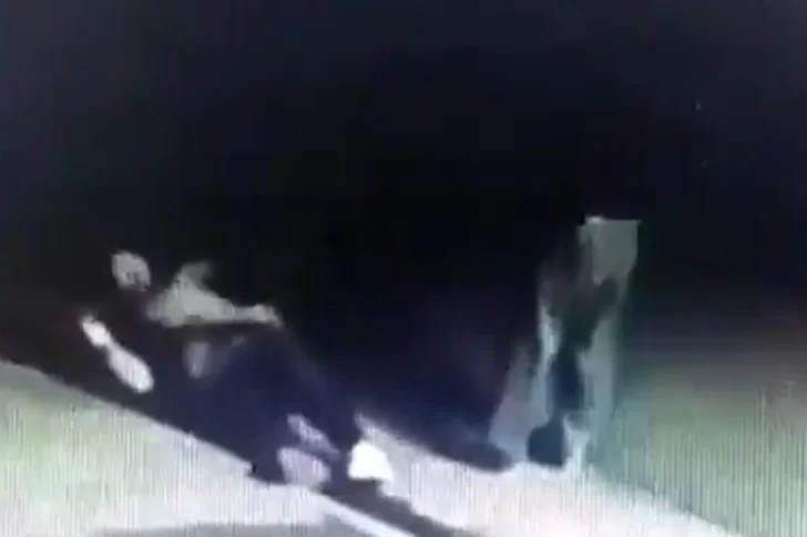 El impactante video que muestra cómo el jubilado mató a uno de los ladrones