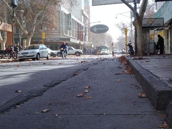 Emiten alerta por viento Zonda que podría bajar al llano en San Juan