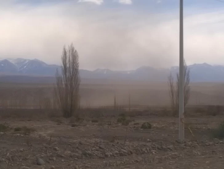 Emiten alerta por viento Zonda en la precordillera de San Juan