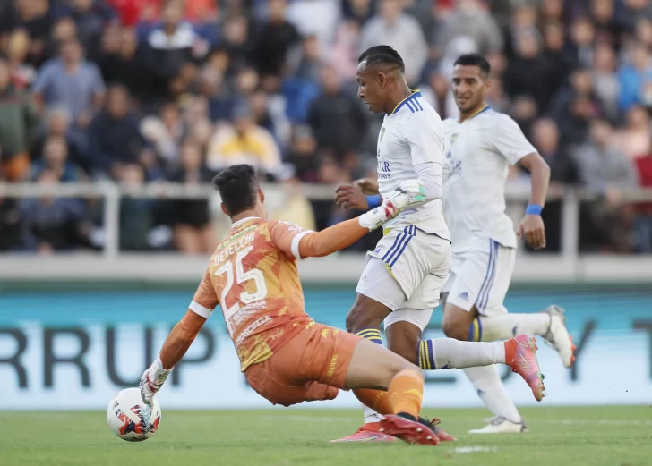 Dos goles de Villa le dieron la primera victoria del torneo a Boca