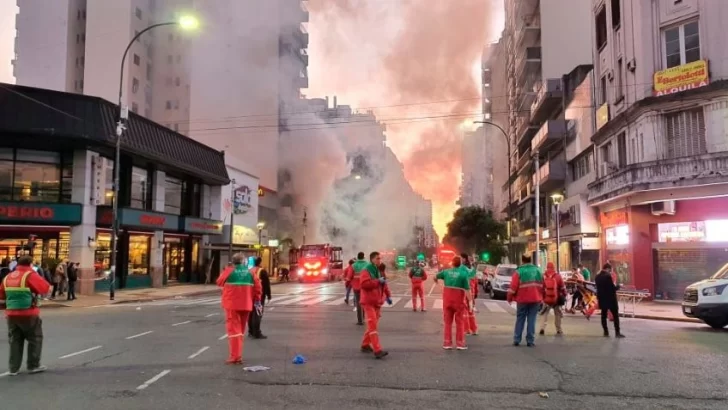 Incendio y explosión en una perfumería: dos bomberos murieron y hubo varios heridos