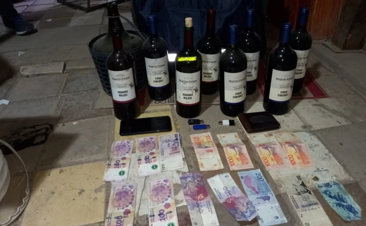 Cómo funcionaba la banda que adulteraba vinos: un “gerente”, etiquetas truchas y una red aceitada