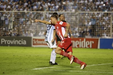 San Martín (T) sorprendió y le dio vuelta el partido a Atlético Tucumán