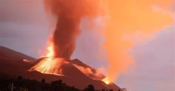 La erupción del volcán de La Palma cumple dos meses y sigue creciendo