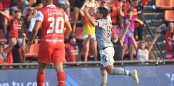 Colón festejó contra Argentinos tras ganarle 2 a 0 en Santa Fe