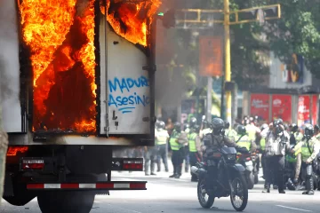 La policía chavista asesinó de tres disparos en el tórax a un joven y ya son 92 los muertos