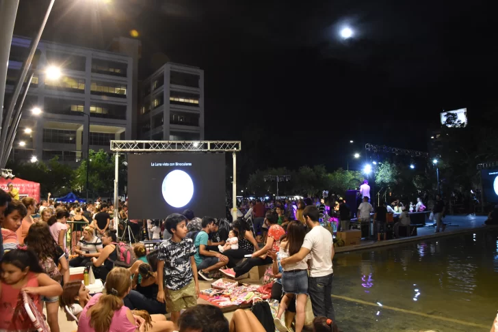 Las fotos más impactantes del eclipse lunar en el cielo sanjuanino