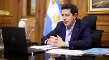 Antes de su llegada a San Juan, Wado de Pedro dijo que puede haber una “Cepa Buenos Aires”