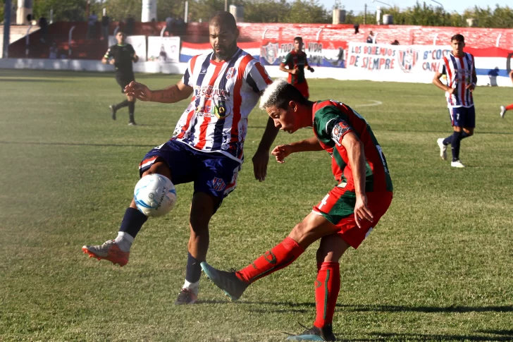 Con un jugador menos, Peñarol rescató un punto sobre el final