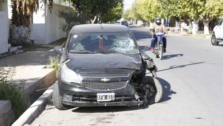 Un policía atropelló y mató a una motociclista