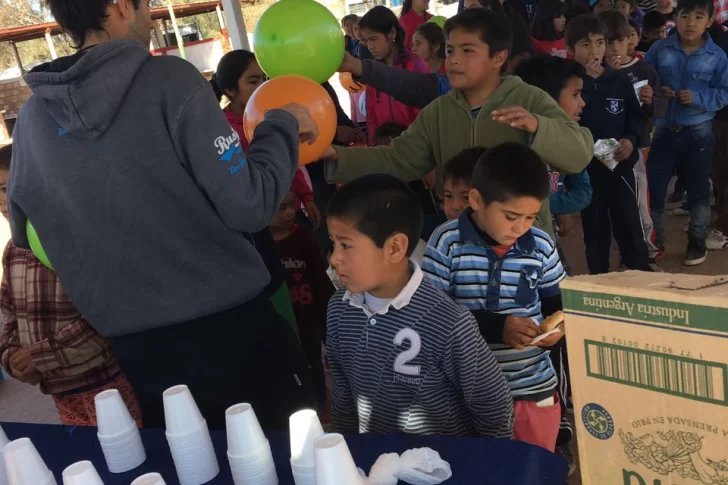 Impresionante movida para sacarles una sonrisa a más de 200 chicos