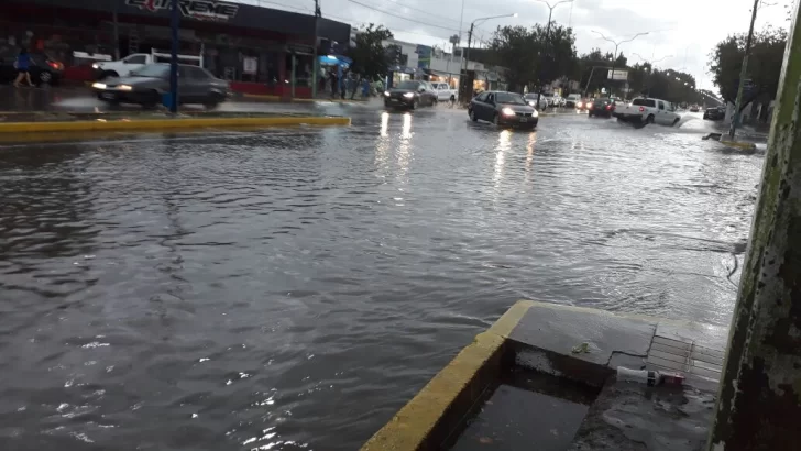 Evacuaron a 3 familias de Caucete y 30 personas de Rivadavia por las lluvias