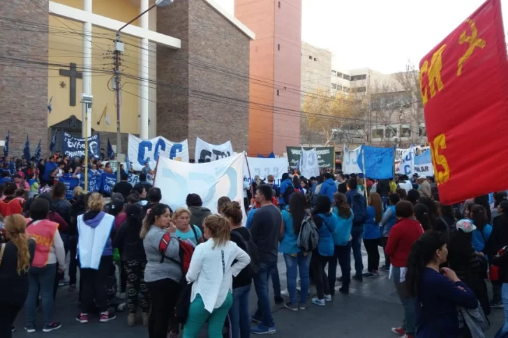 Unas 2 mil personas marcharon para rechazar las políticas del Gobierno de Macri