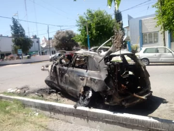 [IMÁGENES ESTREMECEDORAS] Así quedó el auto de la doble tragedia en Albardón