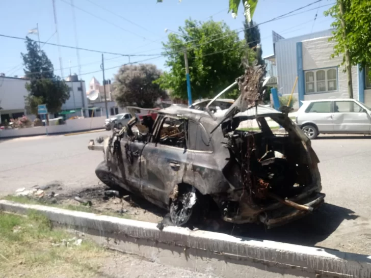 [IMÁGENES ESTREMECEDORAS] Así quedó el auto de la doble tragedia en Albardón