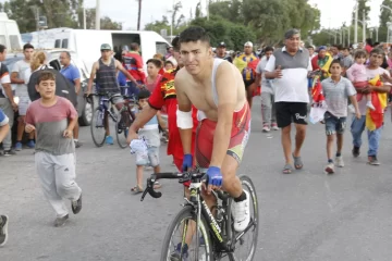 Pese a sufrir una terrible caída, Nicolás Naranjo se quedó otra vez con el Giro del Sol