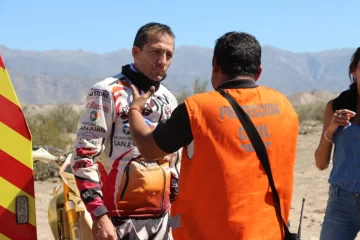 Con 6 Dakar a cuestas y conocimiento de la zona, el Puchi Ontiveros se sumó a la búsqueda