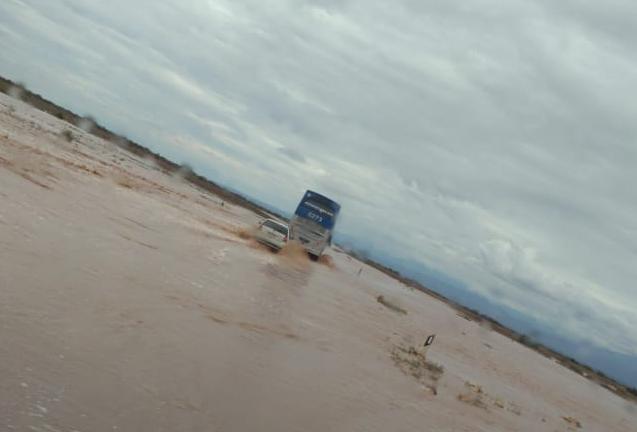 Sarmiento: una intensa crecida complicó el tránsito en la Ruta 40