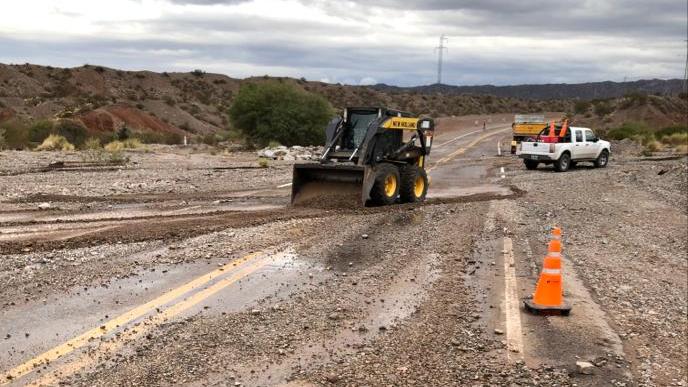 La intensa lluvia generó crecidas y afectó a varias rutas de la provincia