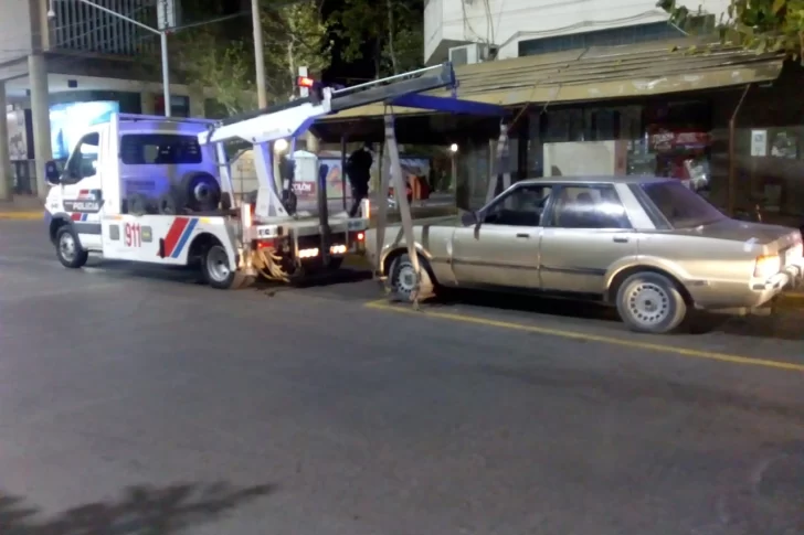 Dos hermanos atravesaron la peatonal en auto: el conductor estaba ebrio