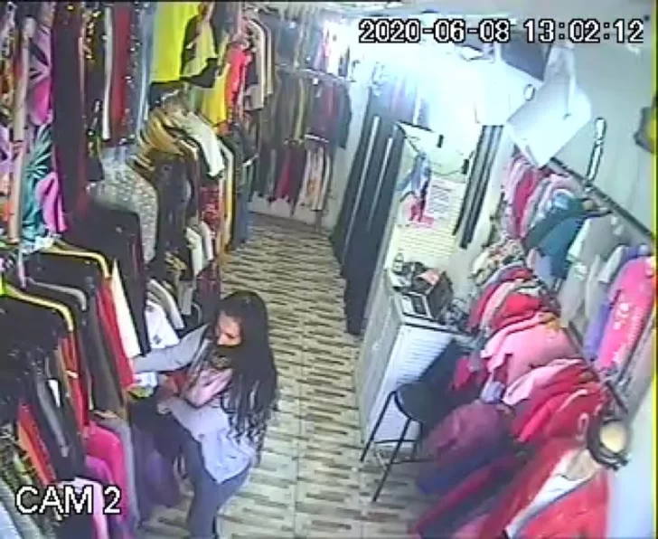 VIDEO: así robó una mechera en una tienda de Avenida Libertador